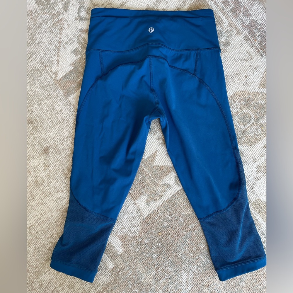 Women’s cropped Lululemon leggings - Size 2